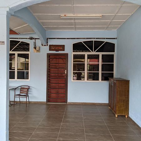 Aryani Homestay Kampong Kelemak Экстерьер фото