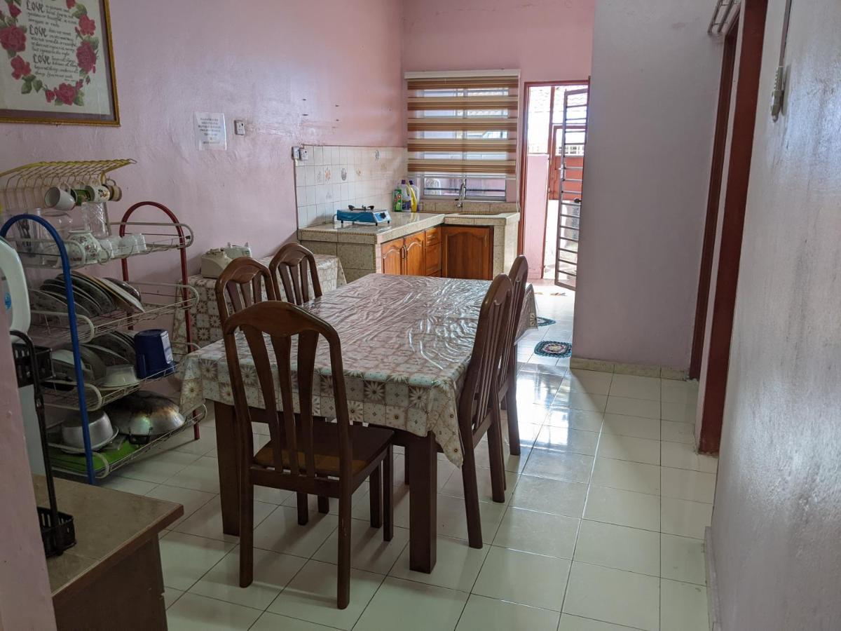 Aryani Homestay Kampong Kelemak Номер фото