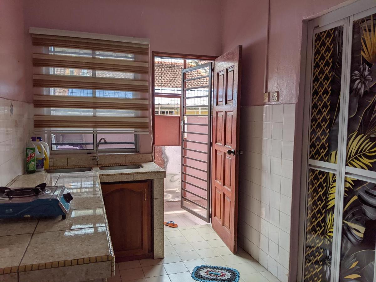 Aryani Homestay Kampong Kelemak Номер фото