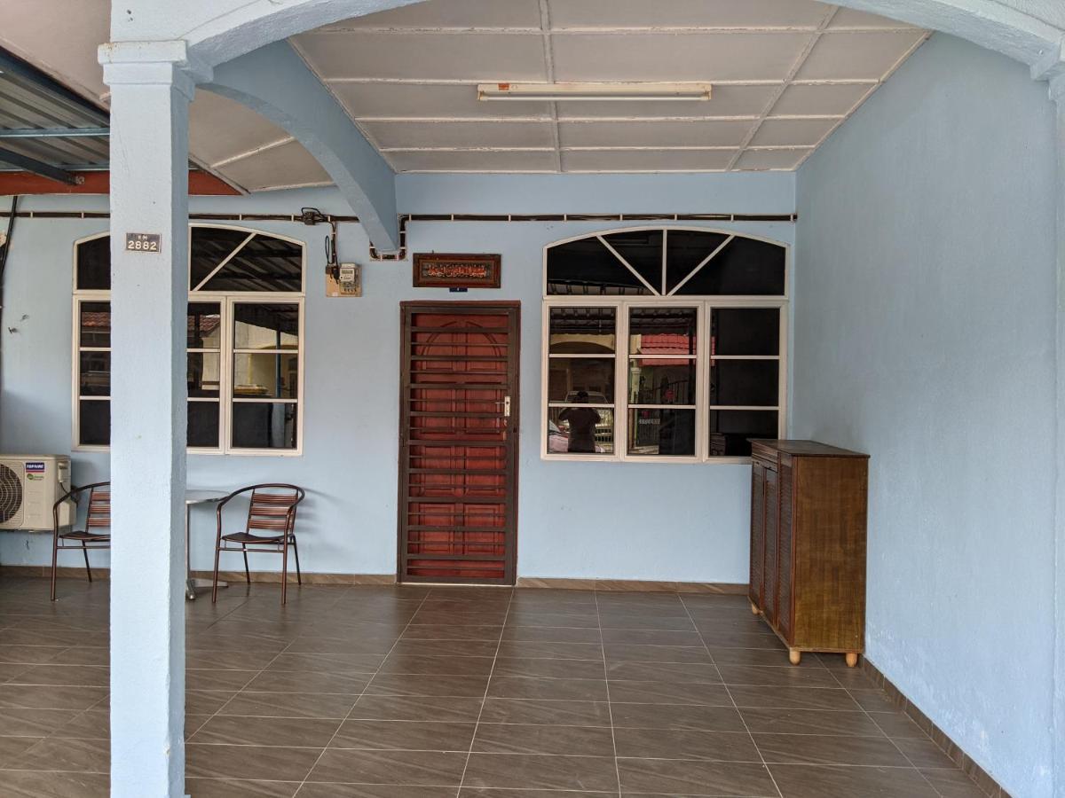 Aryani Homestay Kampong Kelemak Экстерьер фото